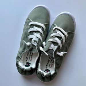 Never worn, size 5 Ladies Jenn Ardor Sneakers